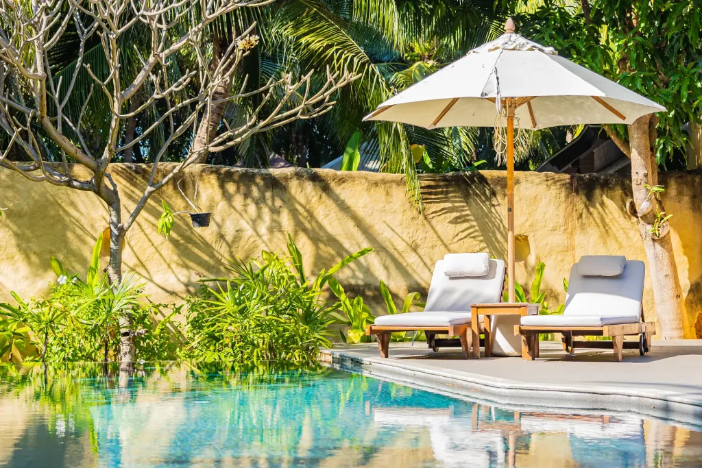 terrasse en bord de piscine